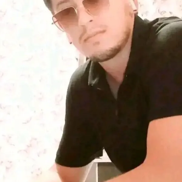 Али